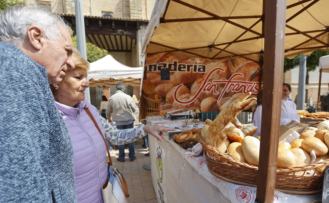 21 puestos engrandecen la Feria del Pan de Grijota