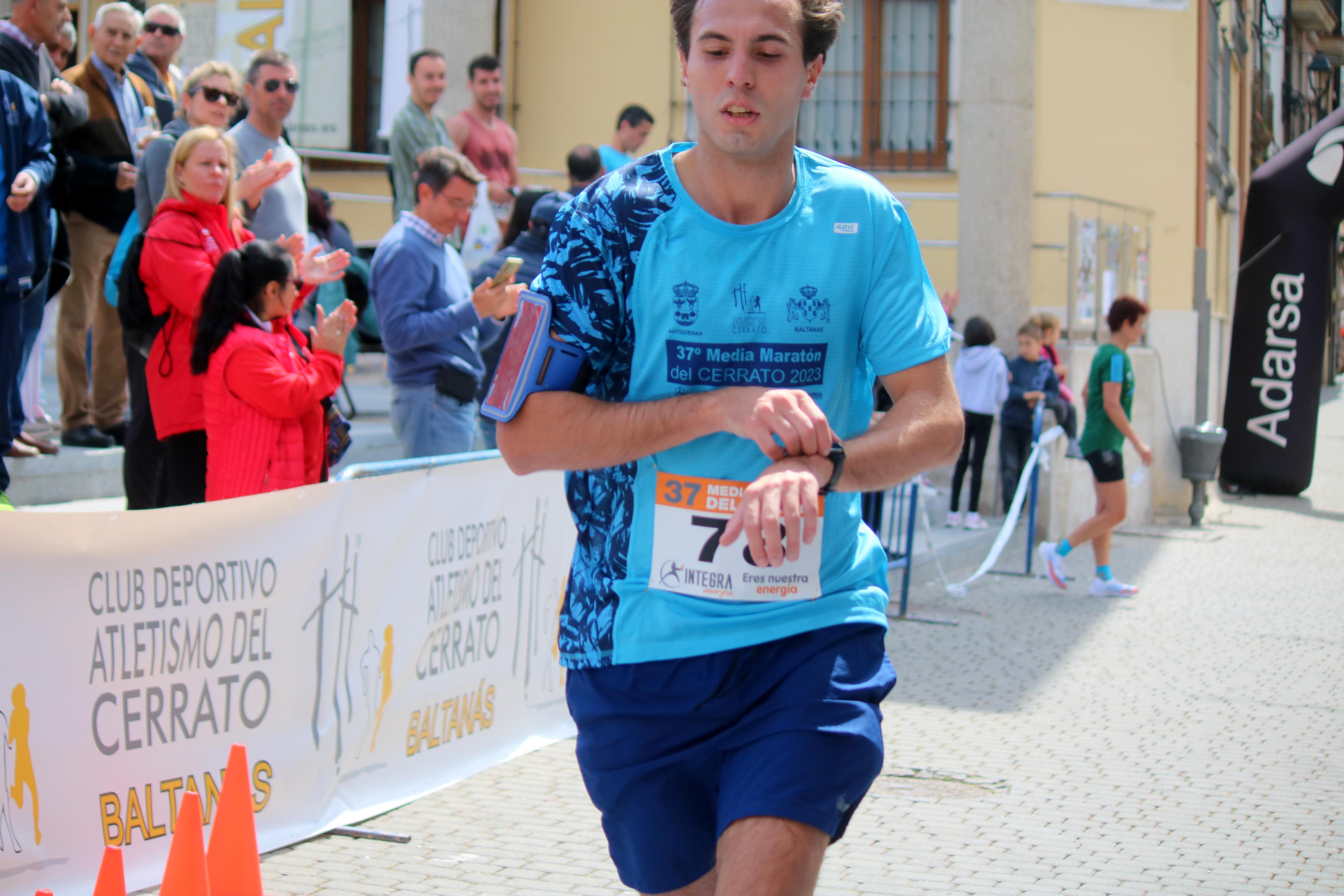 Javier Sangrador y Marta Medina reinan en la XXXVII Media Maratón del Cerrato