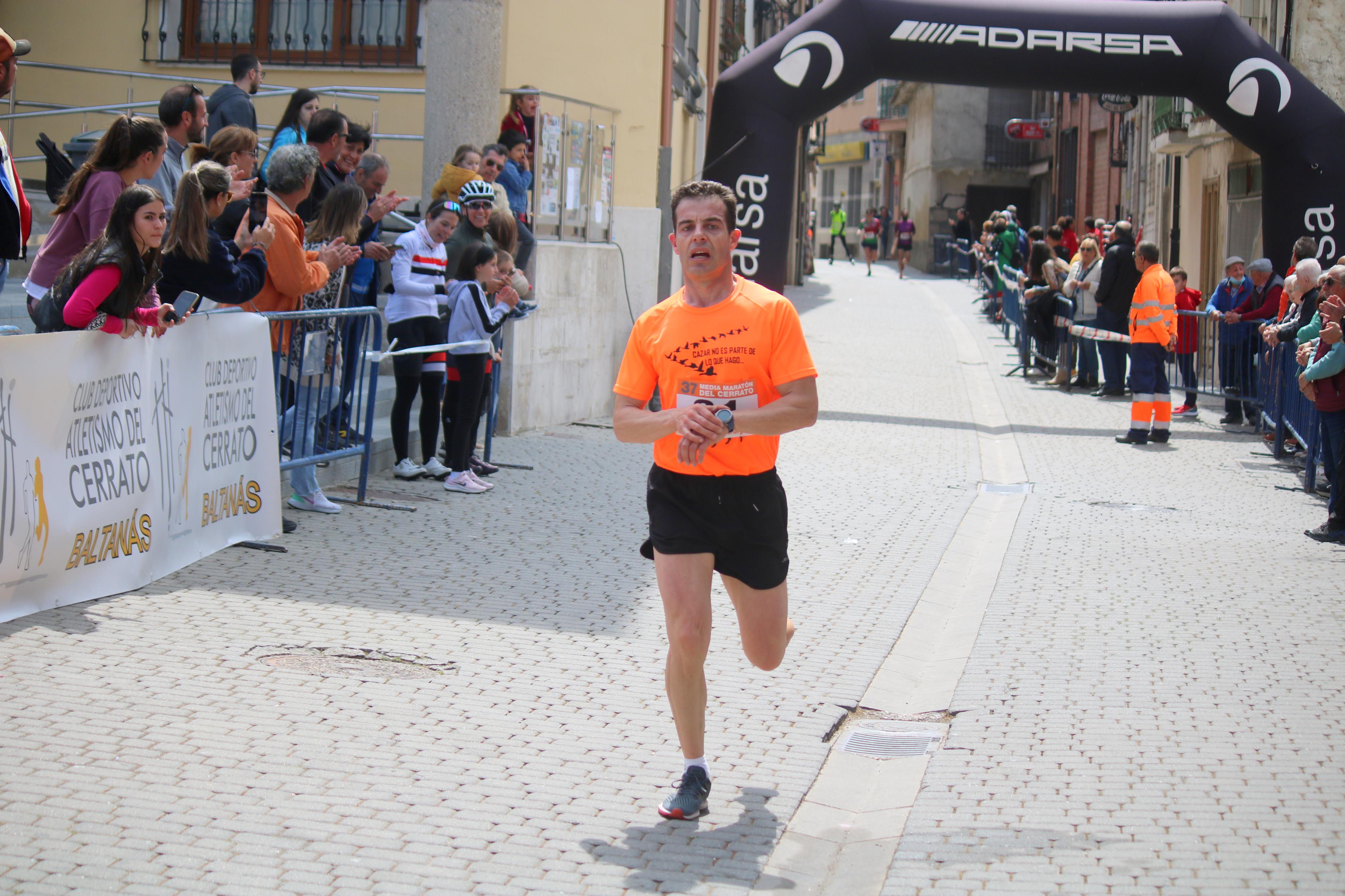 Javier Sangrador y Marta Medina reinan en la XXXVII Media Maratón del Cerrato