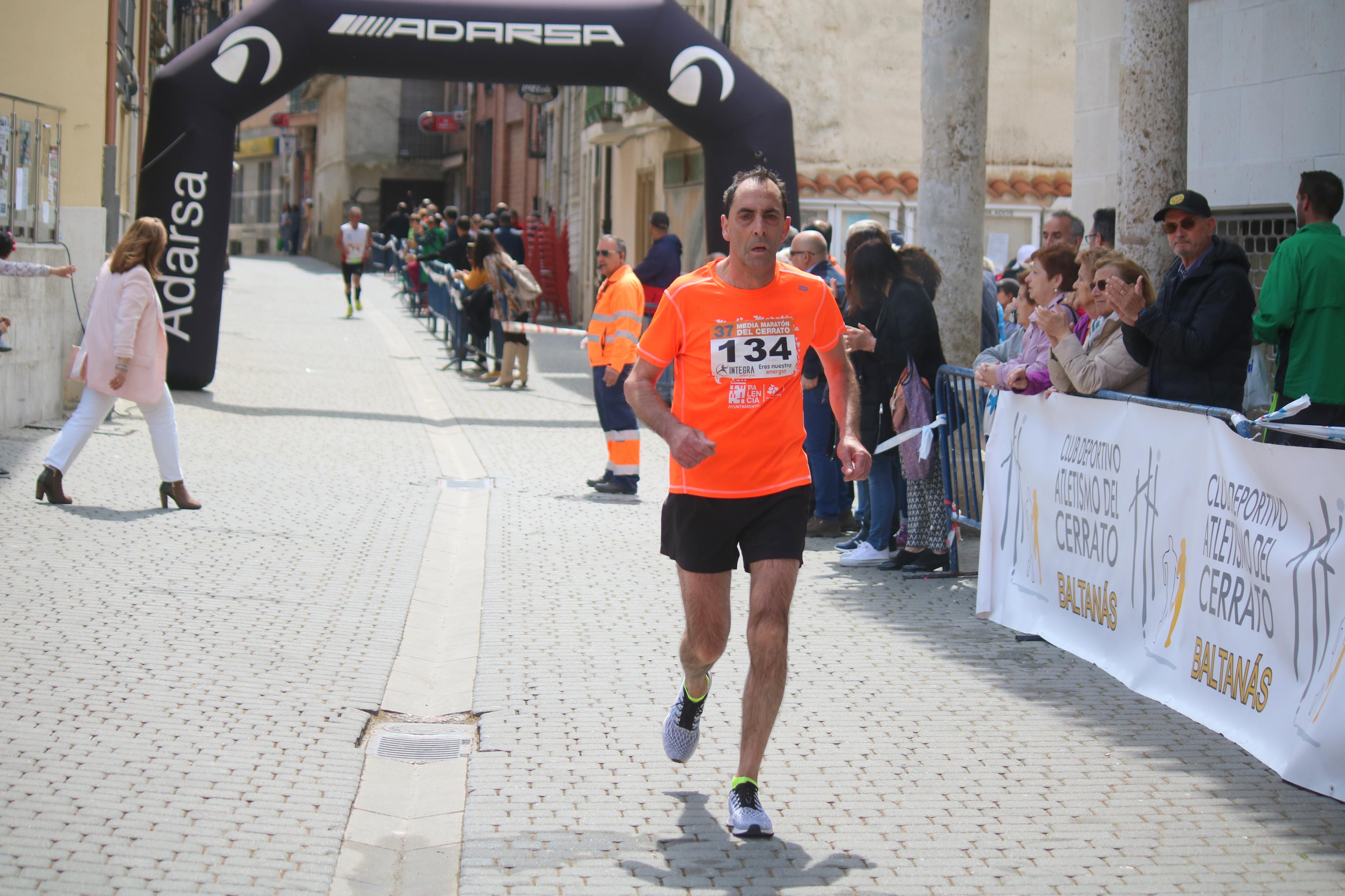 Javier Sangrador y Marta Medina reinan en la XXXVII Media Maratón del Cerrato