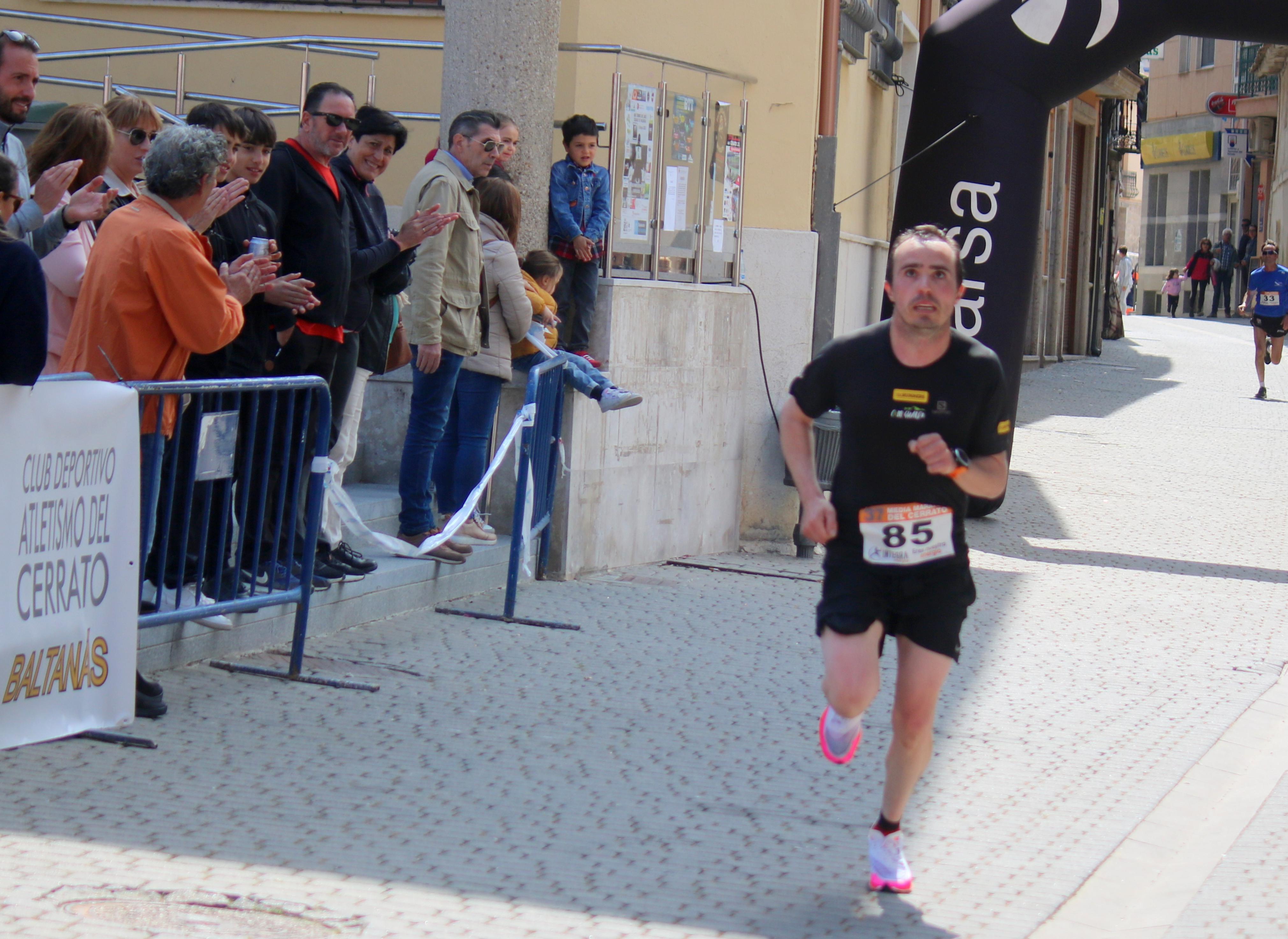 Javier Sangrador y Marta Medina reinan en la XXXVII Media Maratón del Cerrato