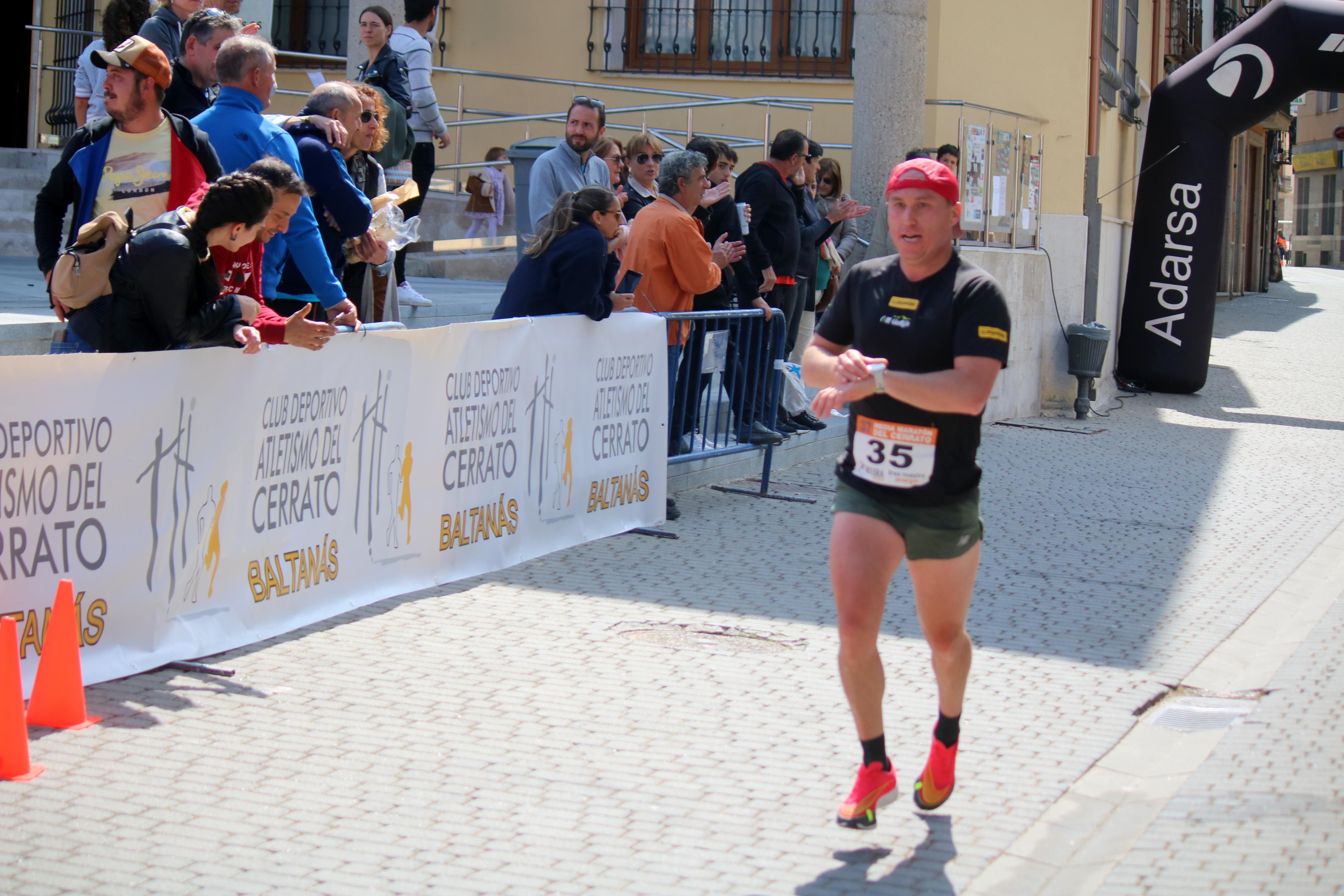 Javier Sangrador y Marta Medina reinan en la XXXVII Media Maratón del Cerrato
