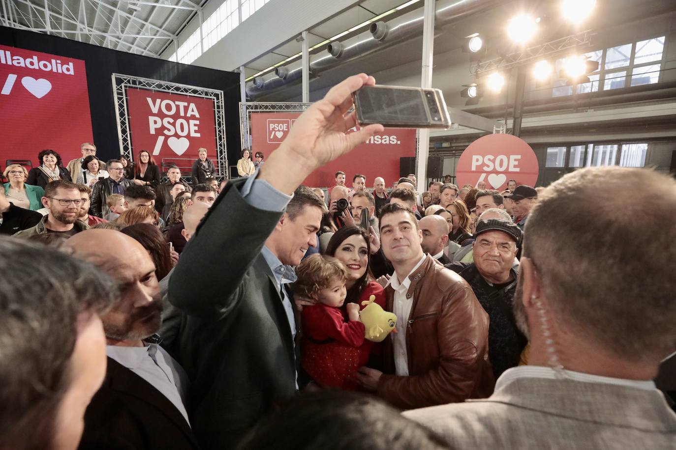 Pedro Sánchez acompaña a Puente en Valladolid (II)