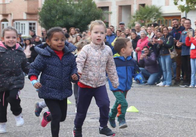 Niñas y niños en la prueba.