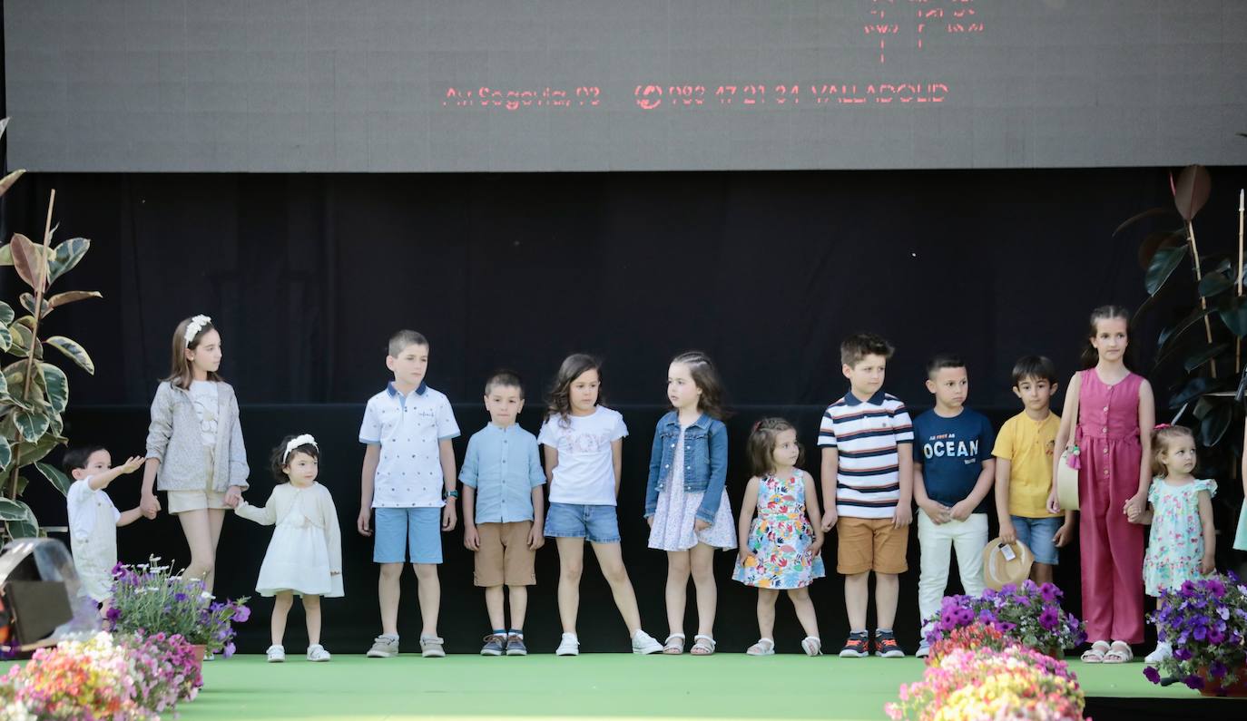 Así fue el desfile de moda en la pasarela de la Plaza Mayor de Valladolid