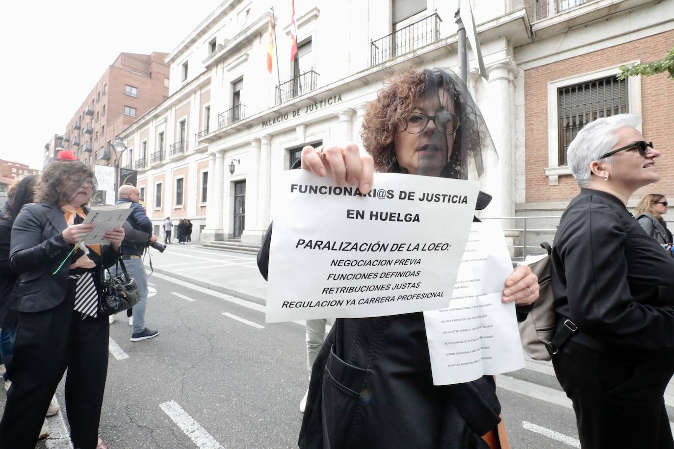 Los funcionarios de justicia salen a la calle después de un mes de huelga