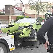 Herida al chocar su turismo con un furgón policial en Isabel la Católica