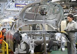 Cadena de montaje en la factoría de Renault en Villamuriel.