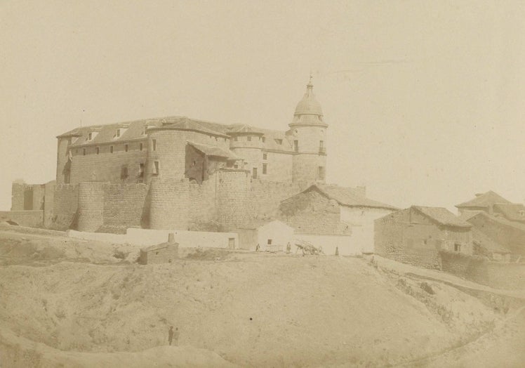 Imagen principal - Arriba, castillo de Simancas, donde Lande fue a investigar; la Escuela Normal Superior de Paris y portada de su famoso libro.