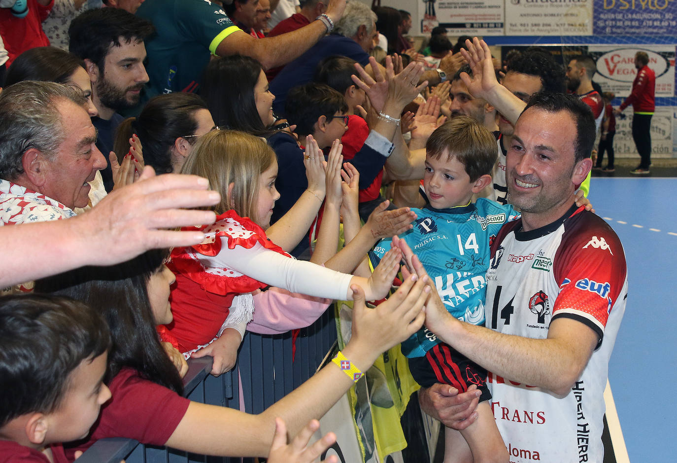 Despedida de Carlos Villagrán, eterno capitán del Balonmano Nava