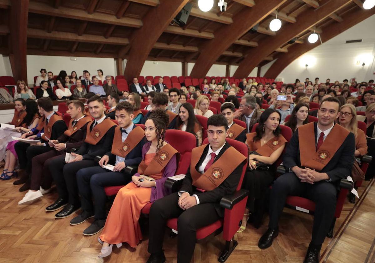 Graduación de la primera promoción del Grado en Ingeniería Biomédica en la Uva