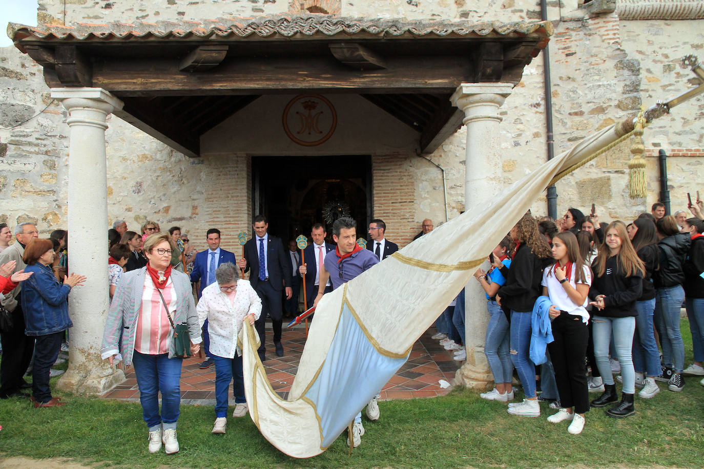 Fervor por la Virgen del Bustar