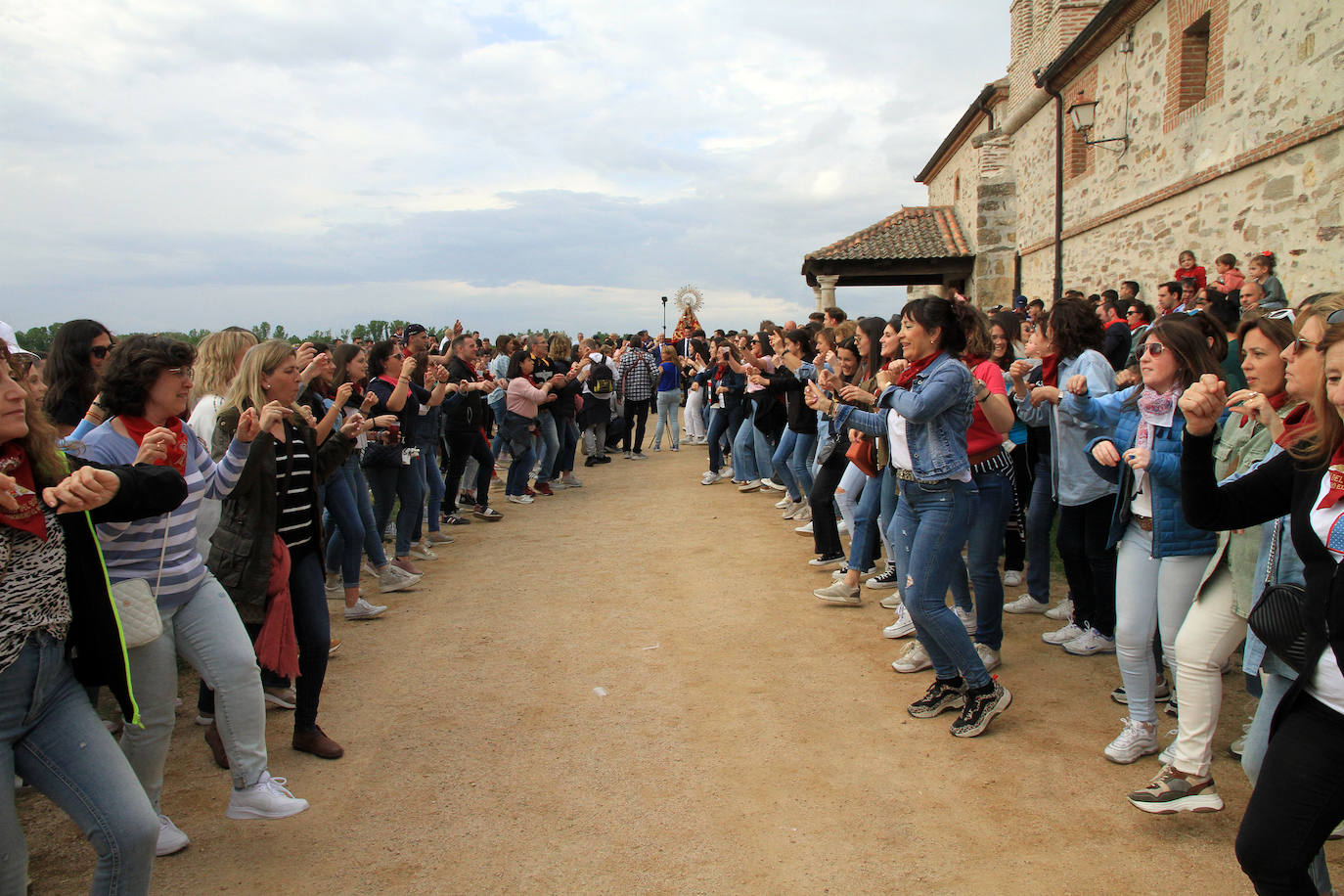 Fervor por la Virgen del Bustar