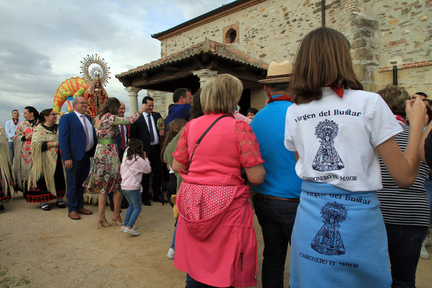 Fervor por la Virgen del Bustar