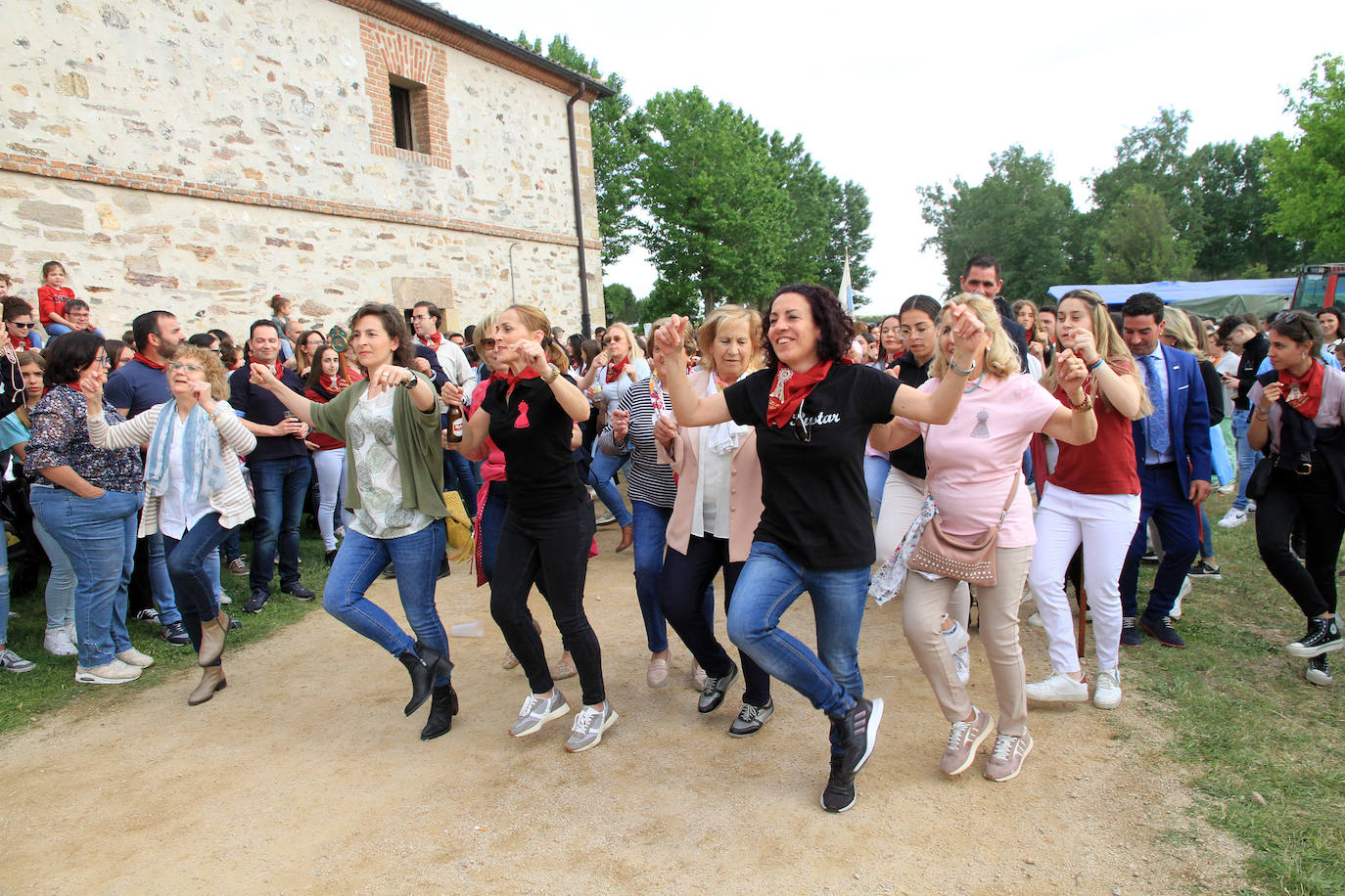 Fervor por la Virgen del Bustar