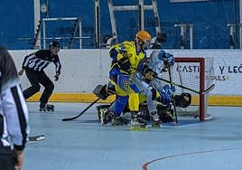 Una disputa del primer partido de la final entre CPLV y Molina.