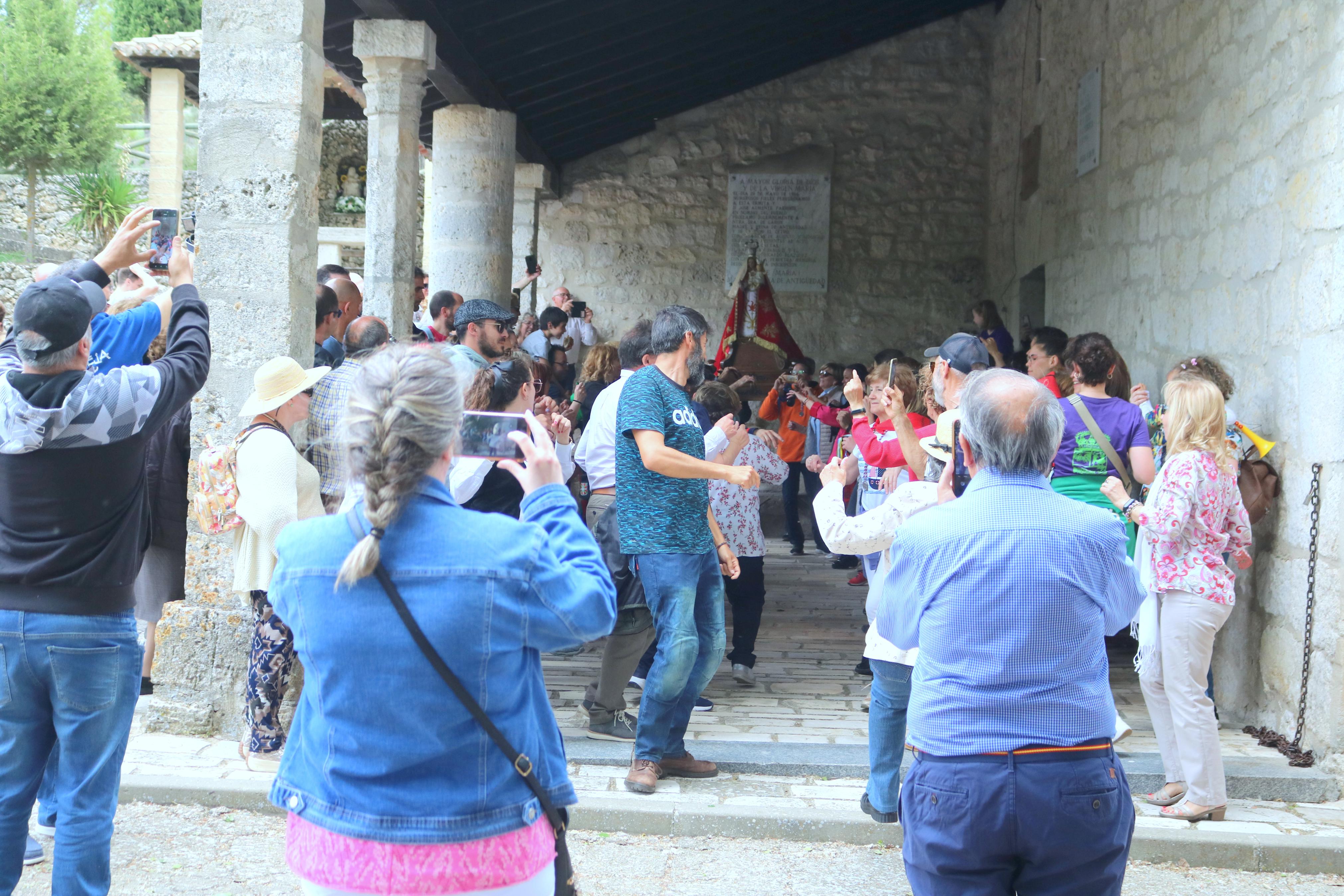 Antigüedad danza en honor a la Virgen de Garón