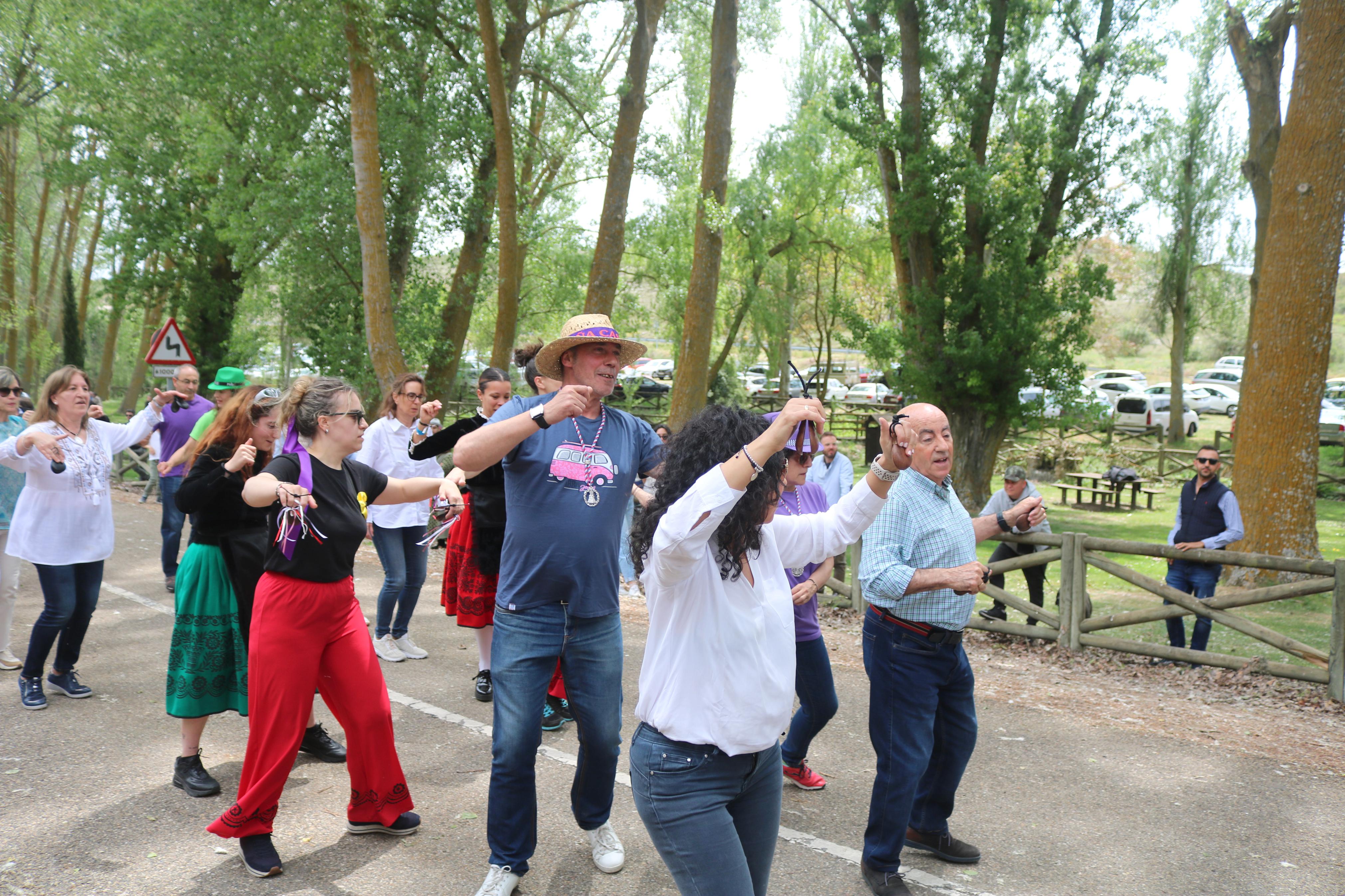 Antigüedad danza en honor a la Virgen de Garón