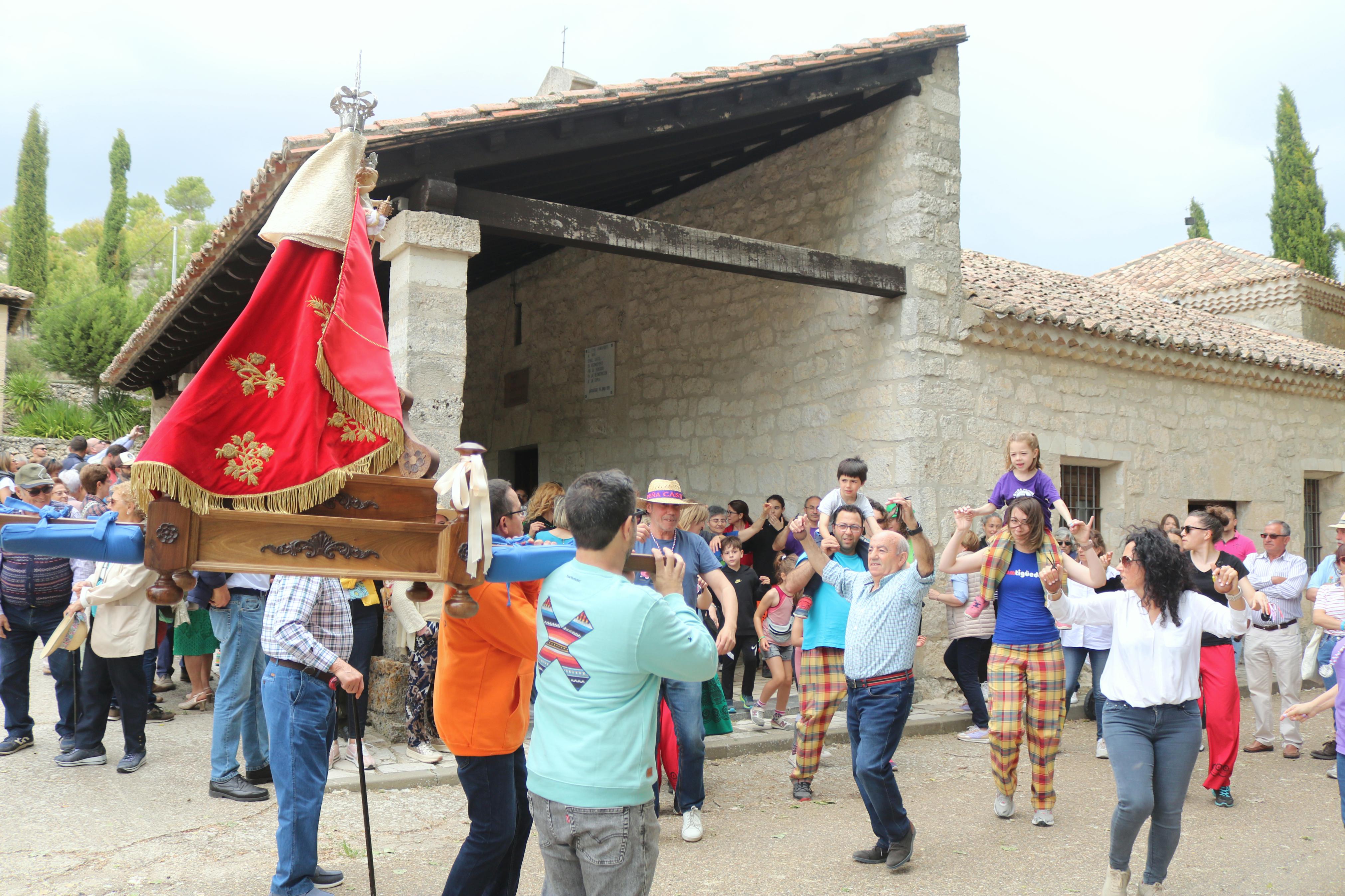 Antigüedad danza en honor a la Virgen de Garón