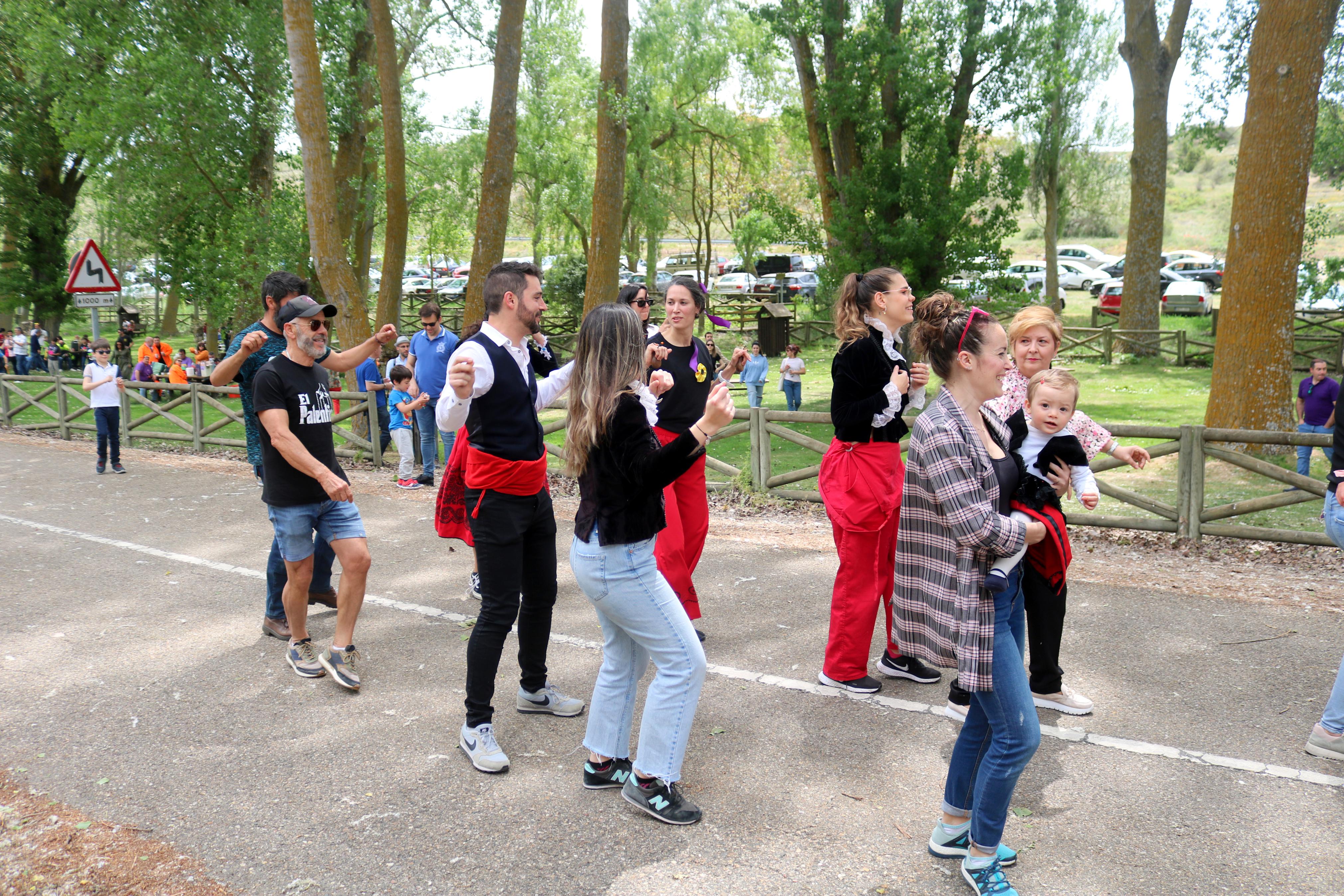 Antigüedad danza en honor a la Virgen de Garón
