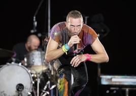 Chris Martin, cantante de la banda británica Coldplay, durante un concierto.