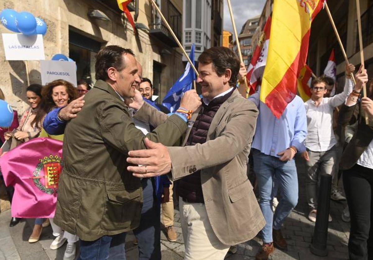 Conrado Íscar (izquierda), presidente provincial del PP, el sábado junto a Alfonso Fernández Mañueco, presidente regional.