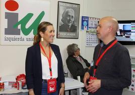 Ana Peñalosa y Ángel Galindo, en la sede de Izquierda Unida en Segovia.