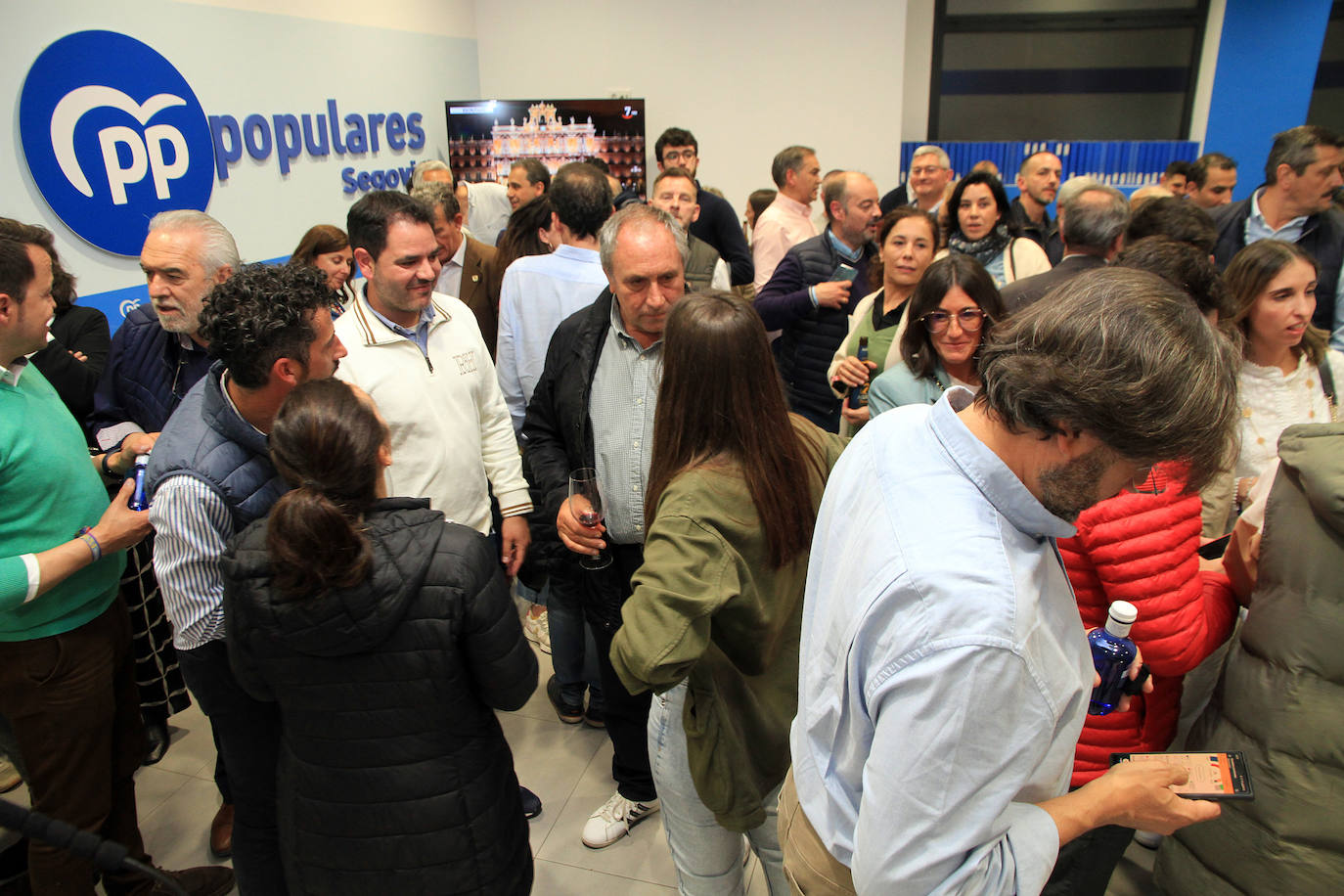 Noche electoral en las sedes de los partidos en Segovia