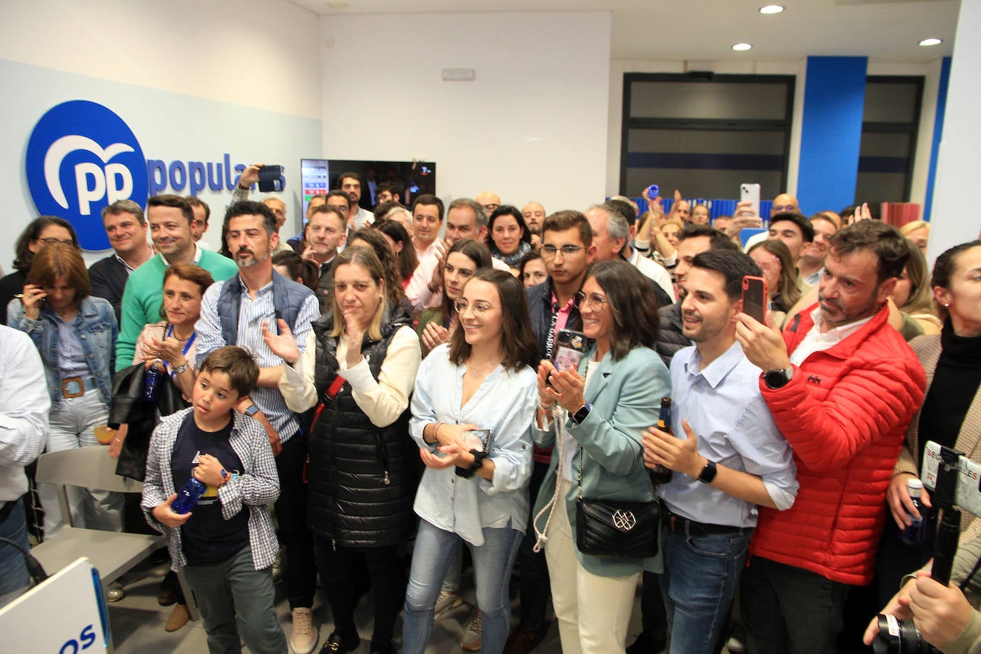 Noche electoral en las sedes de los partidos en Segovia