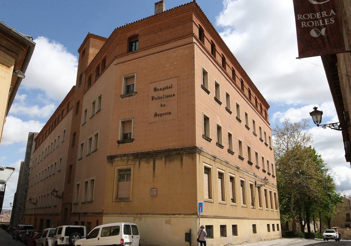 Edificio del hospital Policlínico, en el recinto amurallado.