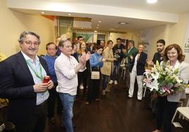 Ricardo Carrancio, Emilio Polo y Sonia Lalanda, los tres ediles electos de Vox, celebran los resultados en la sede del partido.