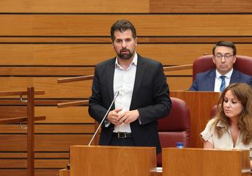 Mañueco da por amortizado a Tudanca mientras el PSOE sigue de reflexión