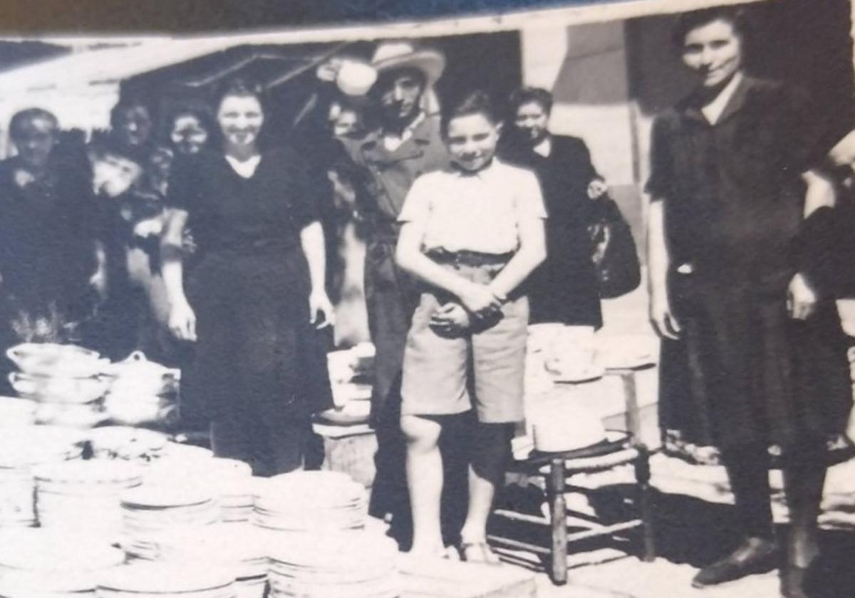 De izquierda a derecha, Pascuala Torrado, Fermín Sigüenza (con sombrero), Mariano Sigüenza y Sagrario Morales.