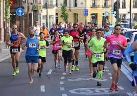 Numerosos participantes en la Carrera Popular de la Antigua en Valladolid.