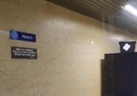 Una cortina de agua cae del techo del hosital de Soria.
