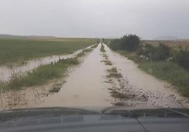 La tromba de agua anegó zonas de La Vid de Ojeda.