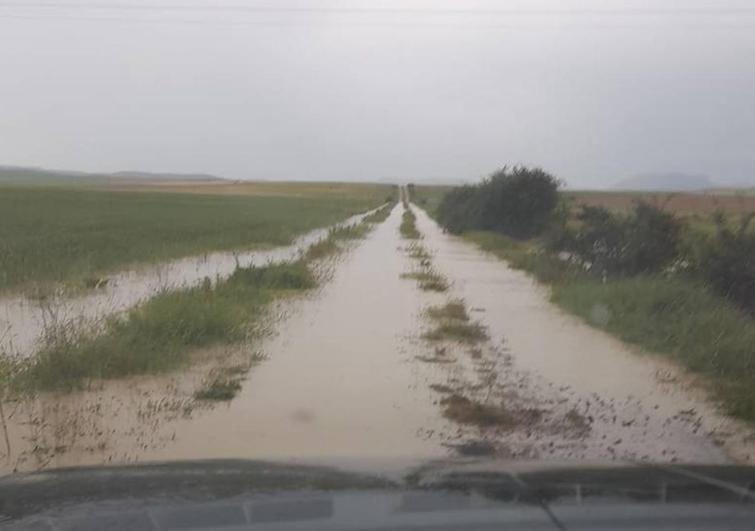 La tromba de agua anegó zonas de La Vid de Ojeda.