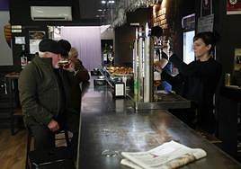 «Hay que volver a hablar en esos bares en los que ya sabías a aquién te ibas a encontrar»