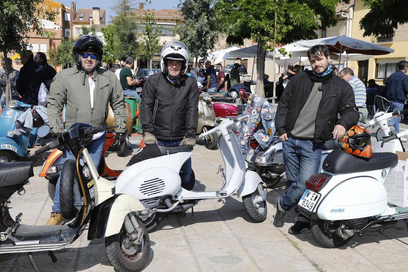 Concentración de Vespas y Lambrettas en Peñafiel