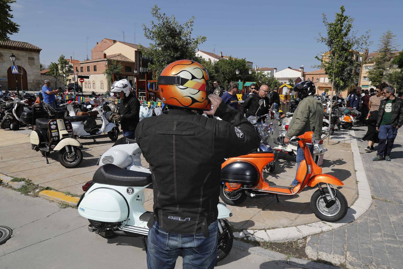 Concentración de Vespas y Lambrettas en Peñafiel