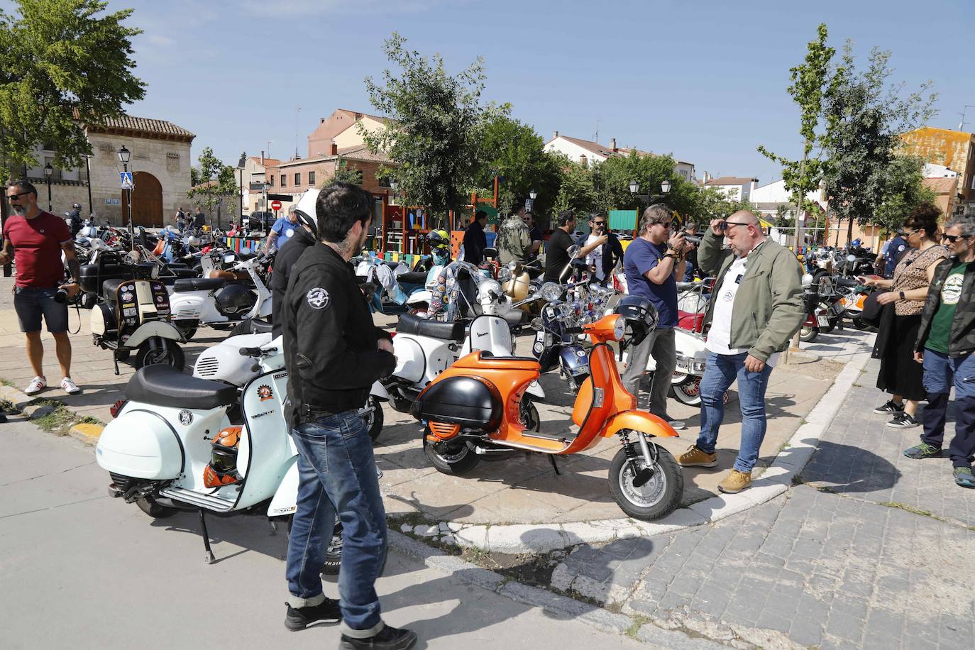 Concentración de Vespas y Lambrettas en Peñafiel