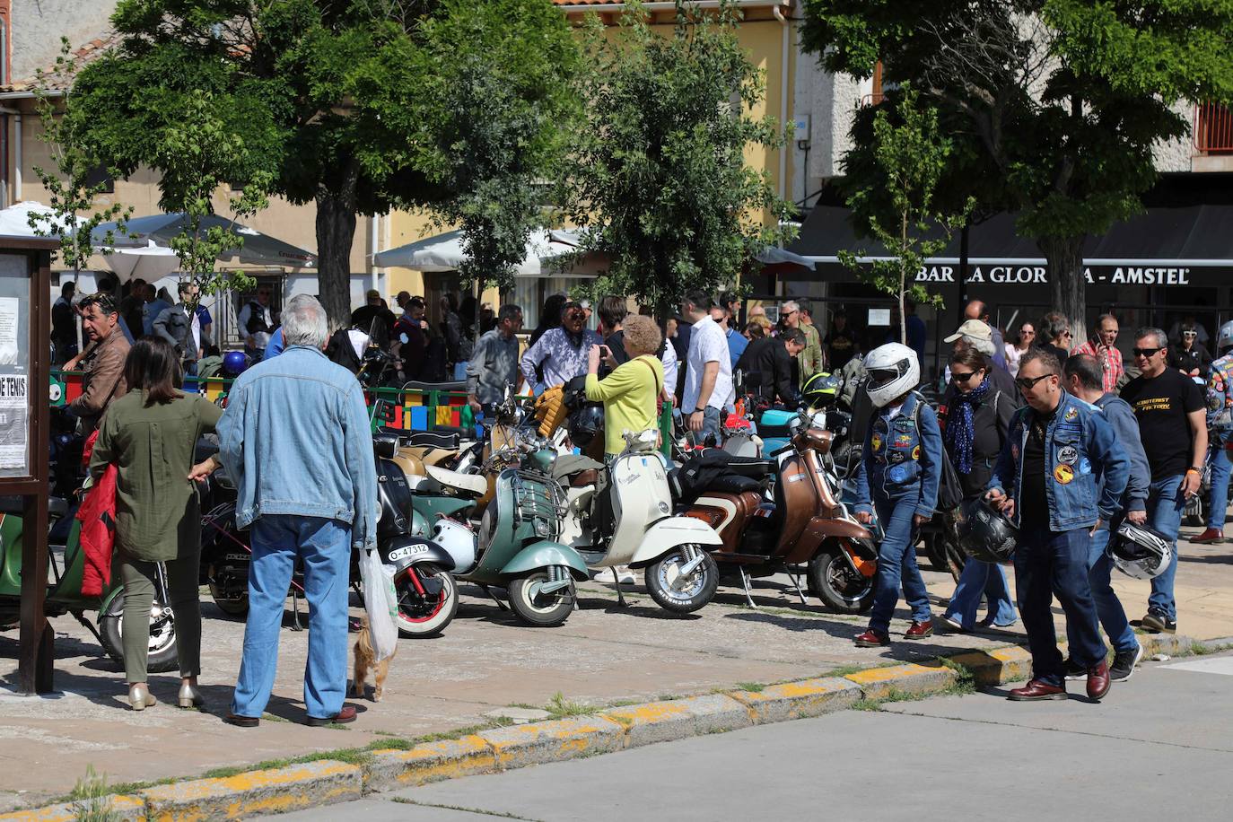 Concentración de Vespas y Lambrettas en Peñafiel