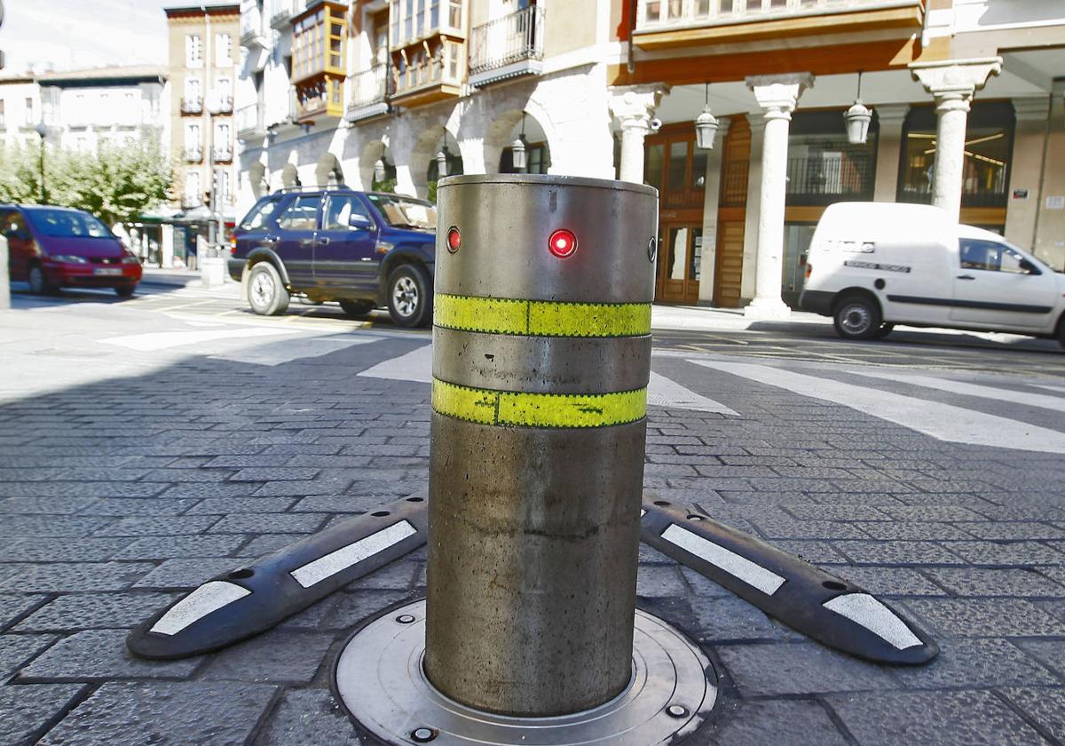 El polémico 'bolardo asesino' de la Plaza Mayor, desmantelado en 2015.