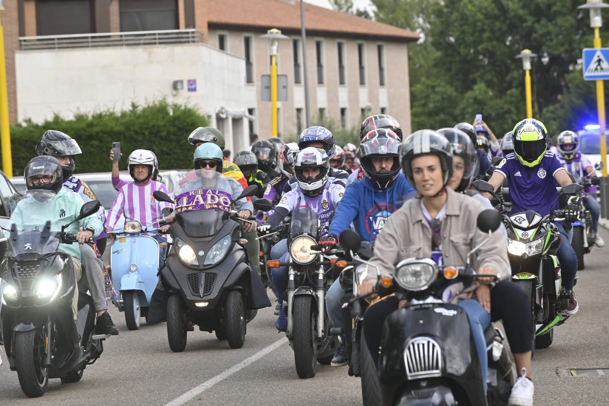 Los jugadores llegan a Zorrilla con un espectacular recibimiento de la afición