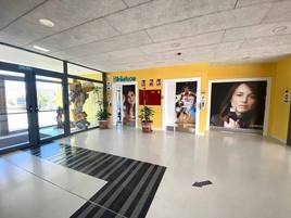 Entrada al colegio de Valverde del Majano.