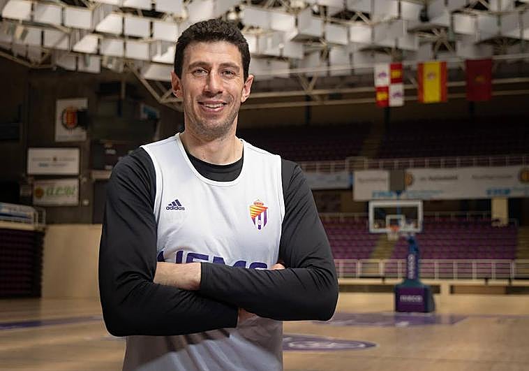 Sergio de la Fuente posa en Pisuega.