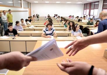 Más de 11.000 estudiantes comienzan la EBAU en 41 sedes de Castilla y León