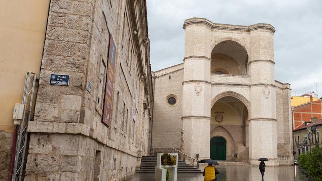 Imagen después - El libro que hace 40 años recopiló las mejores postales históricas de Valladolid