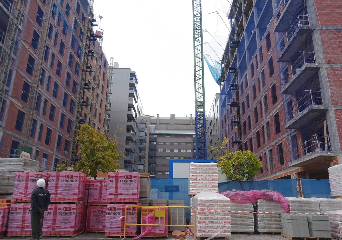 Zona de construcción de viviendas en Valladolid, en una imagen de archivo.