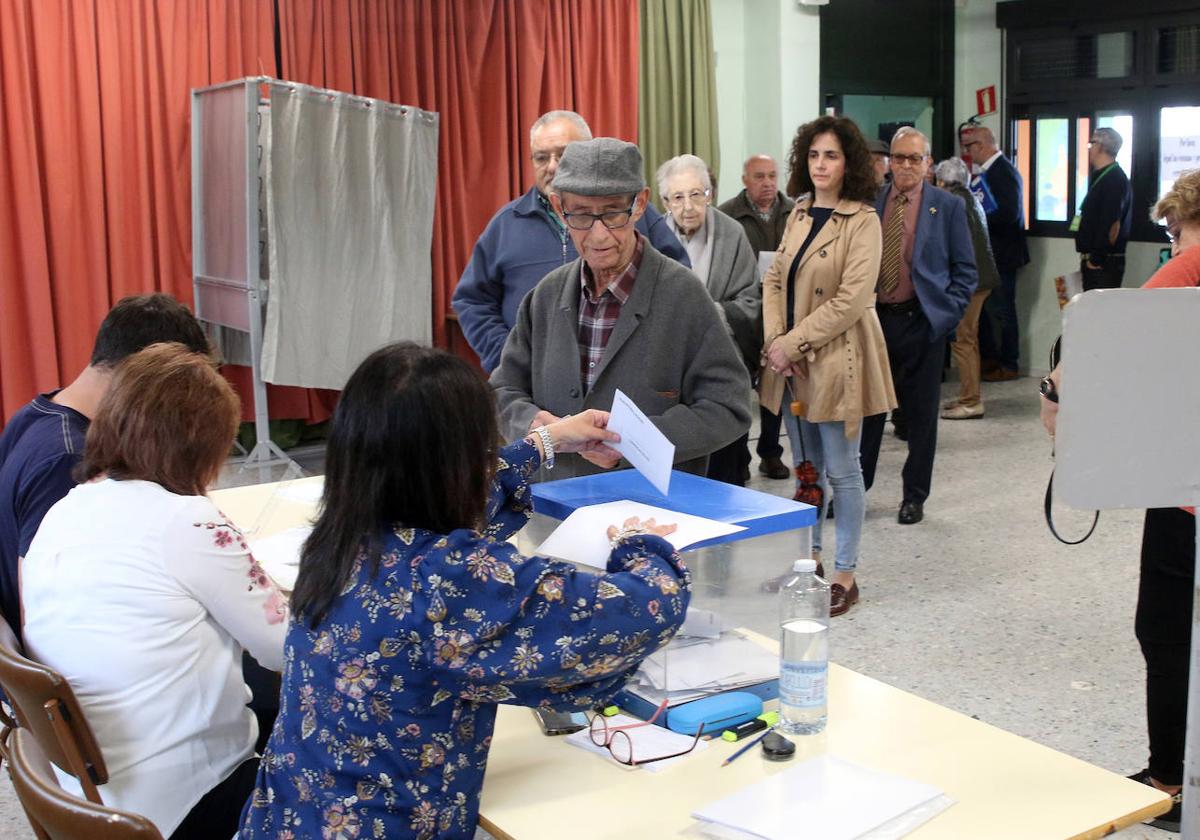 Votación, el pasado 28 de mayo, en el colegio Peñascal de Segovia con motivo de las elecciones municipales.